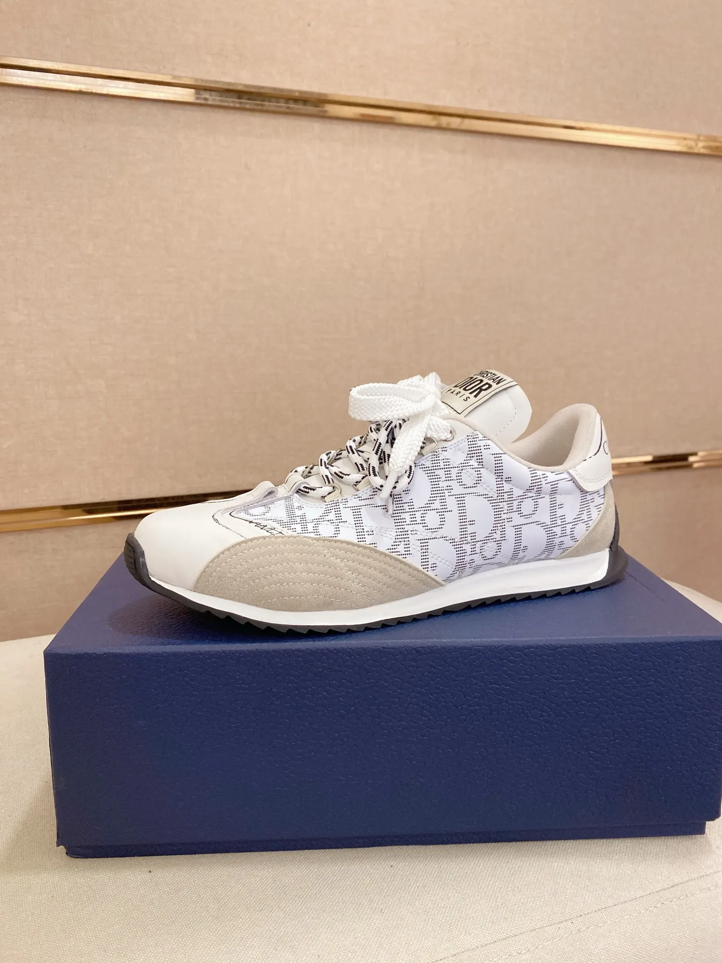 Men's shoes💰: 500💰Couple style💏 [Dior·Dior] New casual sports style men's shoes, new spring and summer design, perfect workmanship, lace-up lazy style to create wardrobe quality, upper: imported first-layer cowhide, mesh breathable lining soft and comfortable, ultra-light TPU wear-resistant outsole, simple, versatile fashion men's shoes, excellent color code number 35--44. (45,46 customized items are not returnable or exchangeable)